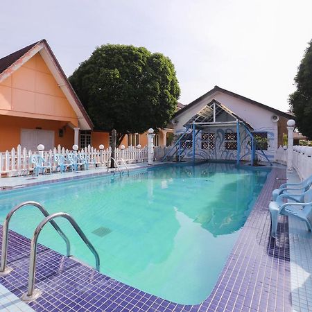 Oyo 8966 Dee Wana Resort 1 Pasir Puteh Bagian luar foto