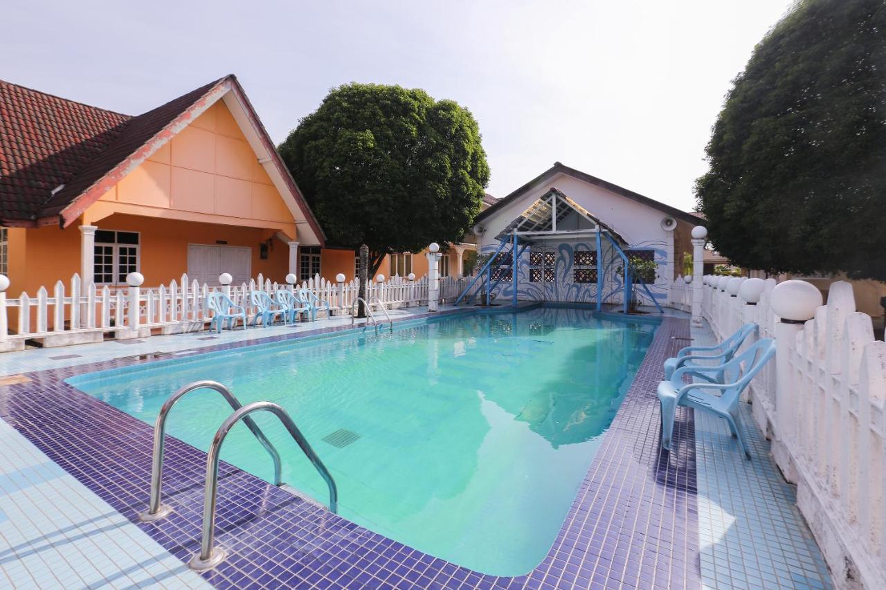Oyo 8966 Dee Wana Resort 1 Pasir Puteh Bagian luar foto